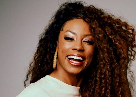 Lumena anuncia estreia em stand-up e ironiza: “Fiz aulas com Nego Di”