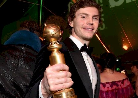 Mãe de vítima de Jeffrey Dahmer critica Globo de Ouro para Evan Peters