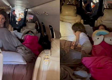 Safadão improvisa cama para filhos em jatinho: “Ó meu cantinho”