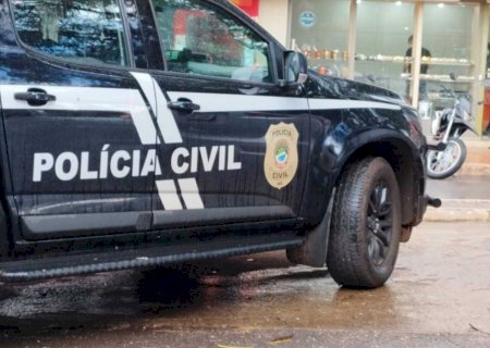 Dupla de moto invade joalheira e rouba cerca de R$ 500 mil em joias em Dourados