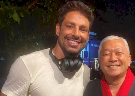 Cauã Reymond come em sushi de Dourados e conquista elogios: ‘Lindo demais’