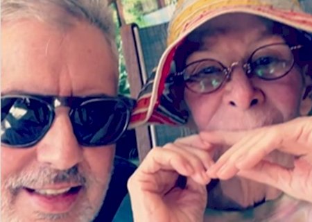 Marido de Rita Lee atualiza quadro de saúde da cantora: “Fortalecendo-se”