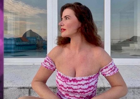 Luma de Oliveira volta à Sapucaí e confere de camarote os desfiles