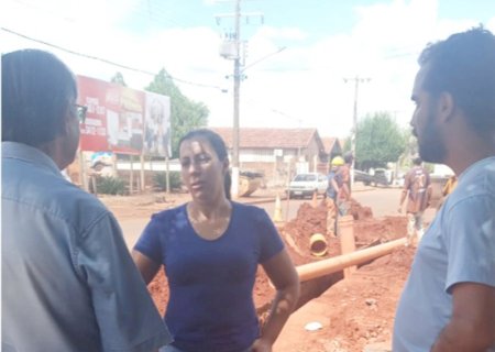 Vereadora Regiane cobra agilidade na execução das obras de esgotos em Itaporã