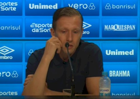 Emocionado, douradense Lucas Leiva anuncia fim da carreira no futebol