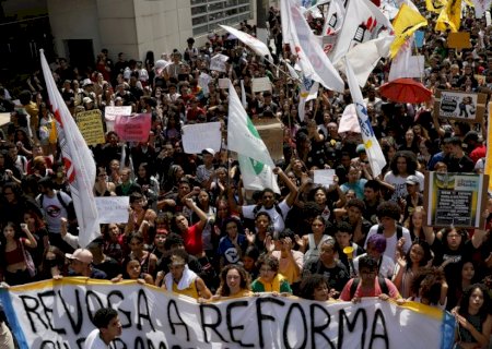 Entidades ligadas à educação aprovam suspensão do novo ensino médio