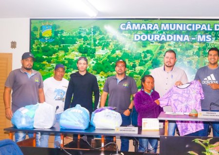 Prefeitura contempla 21 equipes indígenas com uniformes na Semana dos Povos Indígenas.