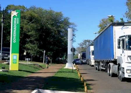 É motorista e precisa de emprego? Funtrab oferece 120 vagas de transporte de cargas e de passageiros