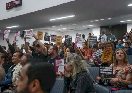 Professores de MS lotam Assembleia para defender liberdade de ensinar