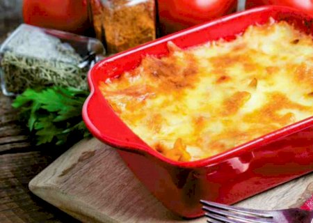 Fricassê de frango cremoso é opção prática e deliciosa para o almoço de domingo