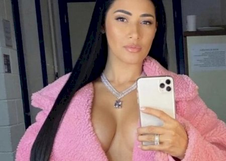Com look ousado, Simaria quase mostra demais na web