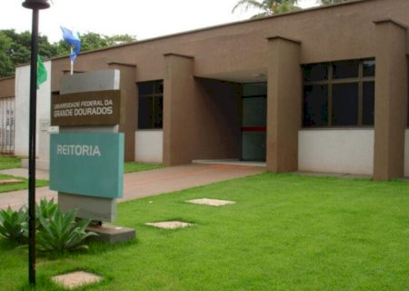 UFGD encerra inscrições para concurso com salários de até R$ 10 mil