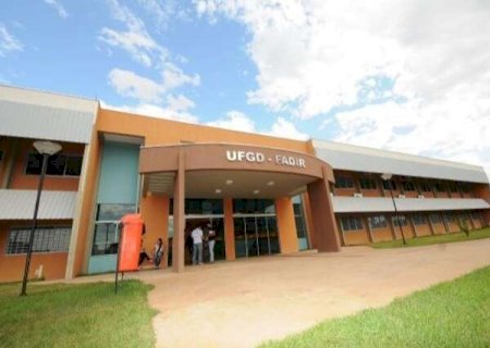 Com sal&aacute;rios de at&eacute; R$ 10 mil, UFGD abre concurso para contratar 27 professores