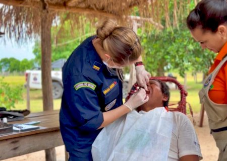 Profissionais da saúde levam atendimento gratuito a povos isolados no Pantanal