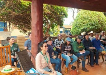 Alunos dos cursos técnicos em Agronegócio e Zootecnia do Sindicato Rural de Maracaju realizam aulas práticas nas propriedades locais