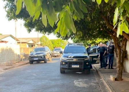 Suspeito é preso e adolescentes apreendidos por assalto contra família em residência