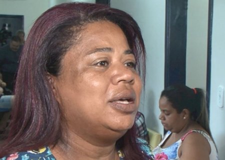 Emocionada, primeira vacinada contra dengue vive quase um ano de luto pelo filho levado pela doença