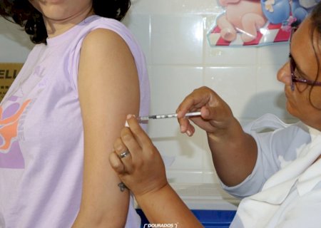 Primeiro dia de vacina contra dengue tem boa procura e Saúde planeja "Dia D" em Dourados