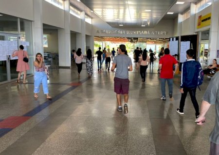 Mais de 20 mil inscritos fazem as provas do 1° concurso da Defensoria Pública de MS