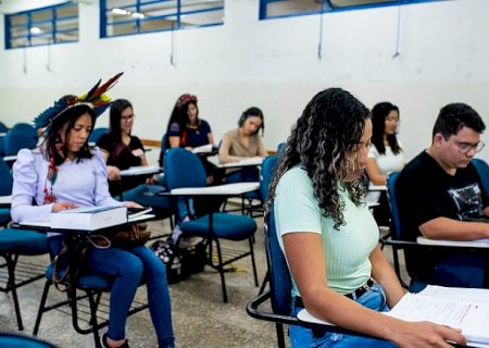 Começa hoje as inscrições para programa que paga salário mínimo a estudantes