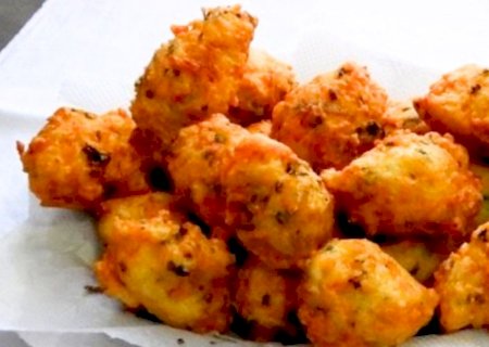 Bolinho de arroz na airfryer fica perfeito e crocante: sem óleo e sem sujeira; veja a receita