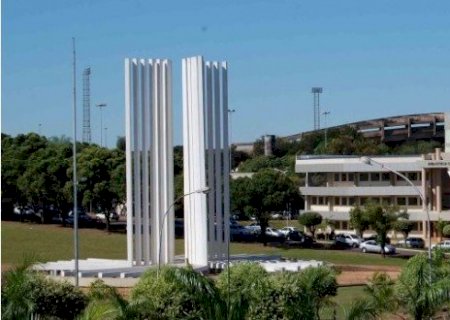 UFMS abre processo seletivo para professores substitutos com salários de até R$ 6 mil