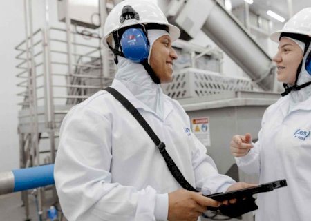 JBS realiza processo seletivo noturno para preencher 400 vagas em Dourados na próxima semana