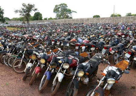 Leilão de veículos oferta 62 motocicletas apreendidas