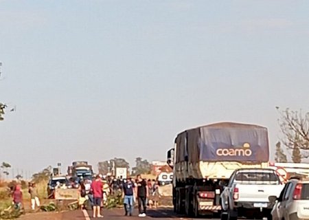 AGORA: Indígenas bloqueiam BR-463 entre Dourados e Ponta Porã