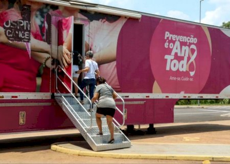 Com espaço confortável para espera, carreta do Hospital de Amor amplia acesso de exames de mamografia
