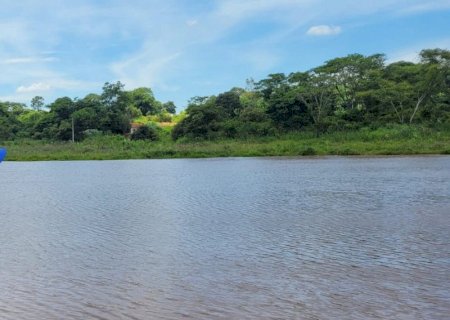 Mulher morre afogada em lagoa enquanto nadava com amiga