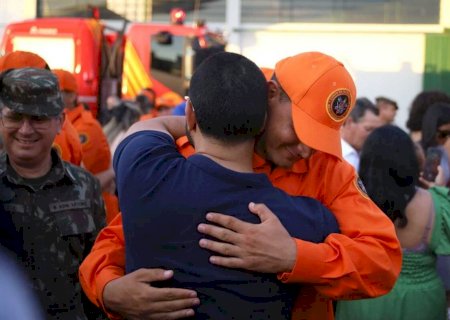 Formatura de novos Bombeiros tem choro, abraços e recorde de mulheres em Campo Grande