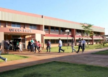 Para evitar conflito entre concursos, UFGD adia sele&ccedil;&atilde;o de administrativos