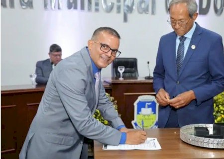 Inspetor Cabral toma posse e assume como vice-presidente da Câmara de Dourados