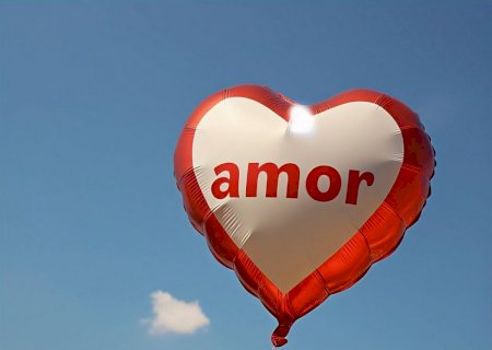 O Poder do Amor: Um Sentimento Complexo e Multifacetado