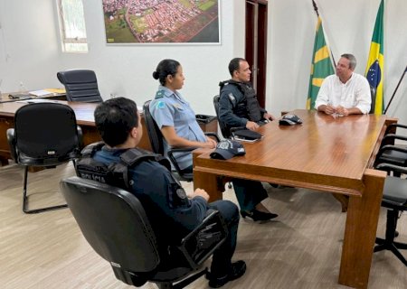 Comandante da Polícia Militar de Itaporã visita o prefeito Tiago Carbonaro
