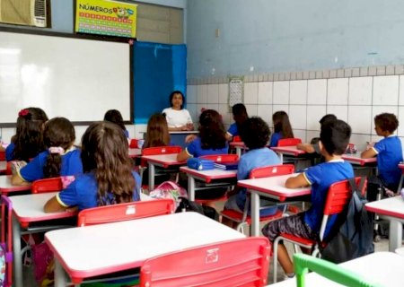 Nova lei altera plano de cargos e carreiras para profissionais da educação