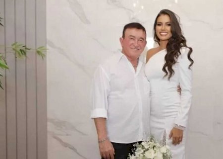 Amado Batista e miss Calita Franciele se casam no civil