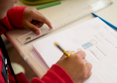 Pesquisa mostra baixo desempenho de alunos em português e matemática