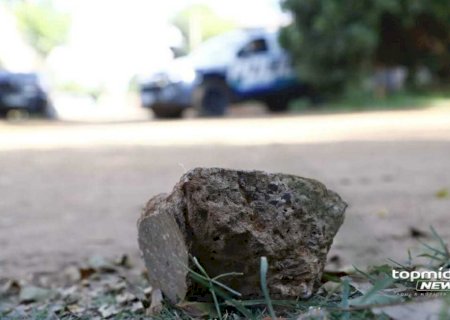 Mulher leva pedradas e é ameaçada de morte ao falar mal dos filhos da irmã em Dourados