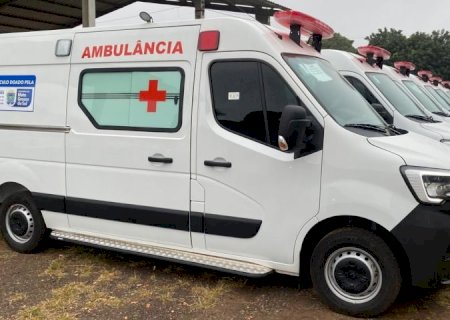 Governo de MS entrega veículos e ambulâncias para reforçar saúde em mais de 40 municípios