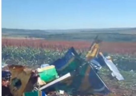 Dois aviões da Força Aérea colidem e um deles cai em área rural