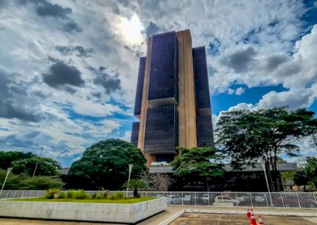 Juros básicos da economia é mantido em 15% ao ano pelo Copom