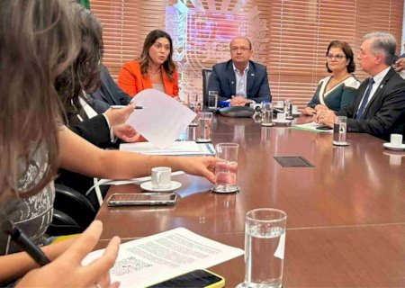 Auxílio de R$ 24 mil e debate nas escolas: o que prevê programa para ajudar vítimas de violência doméstica em MS