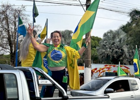 Douradenses fazem ato em apoio a Bolsonaro