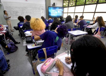 Professores temporários de MS recebem o piso, mas aquém de efetivos