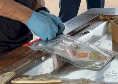 Caos no Terminal Morenão: ‘barbudo’ de máscara deixou bomba com azulejos e inscrições comunistas