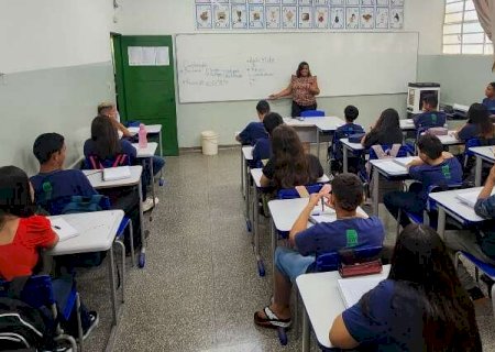 Deputados aprovam PEC que permite professores acumularem outros cargos p&uacute;blicos
