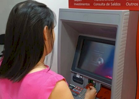Servidores da prefeitura de Dourados acordam com salários de novembro na conta