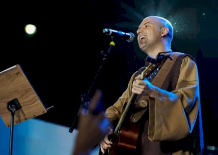 Show de Frei Gilson em Dourados reúne caravanas de vários estados e até do Paraguai